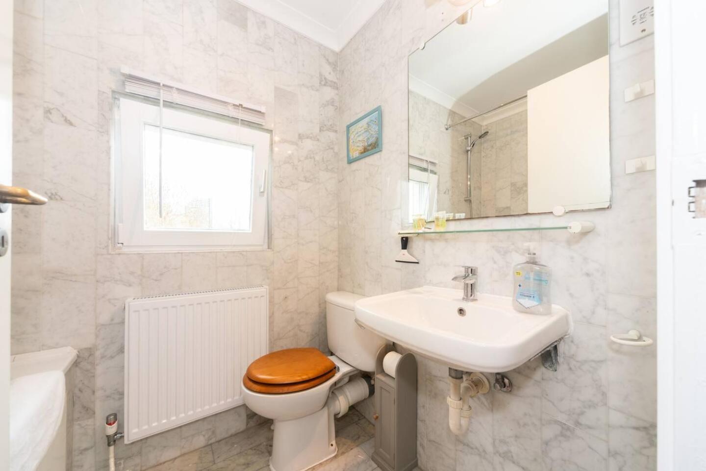 Sunny Maisonette With Views Over Canary Wharf, London Exterior foto