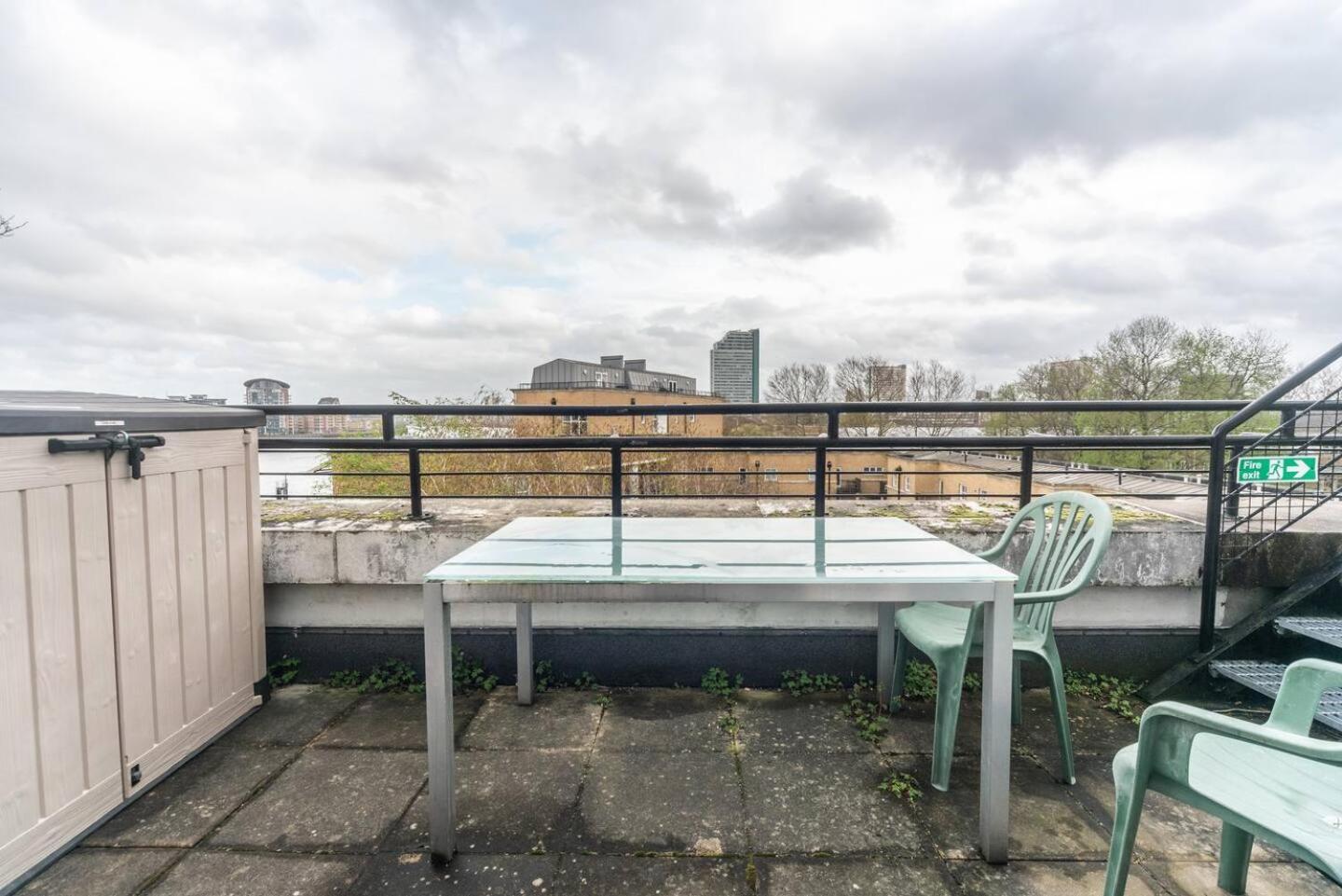Sunny Maisonette With Views Over Canary Wharf, London Exterior foto